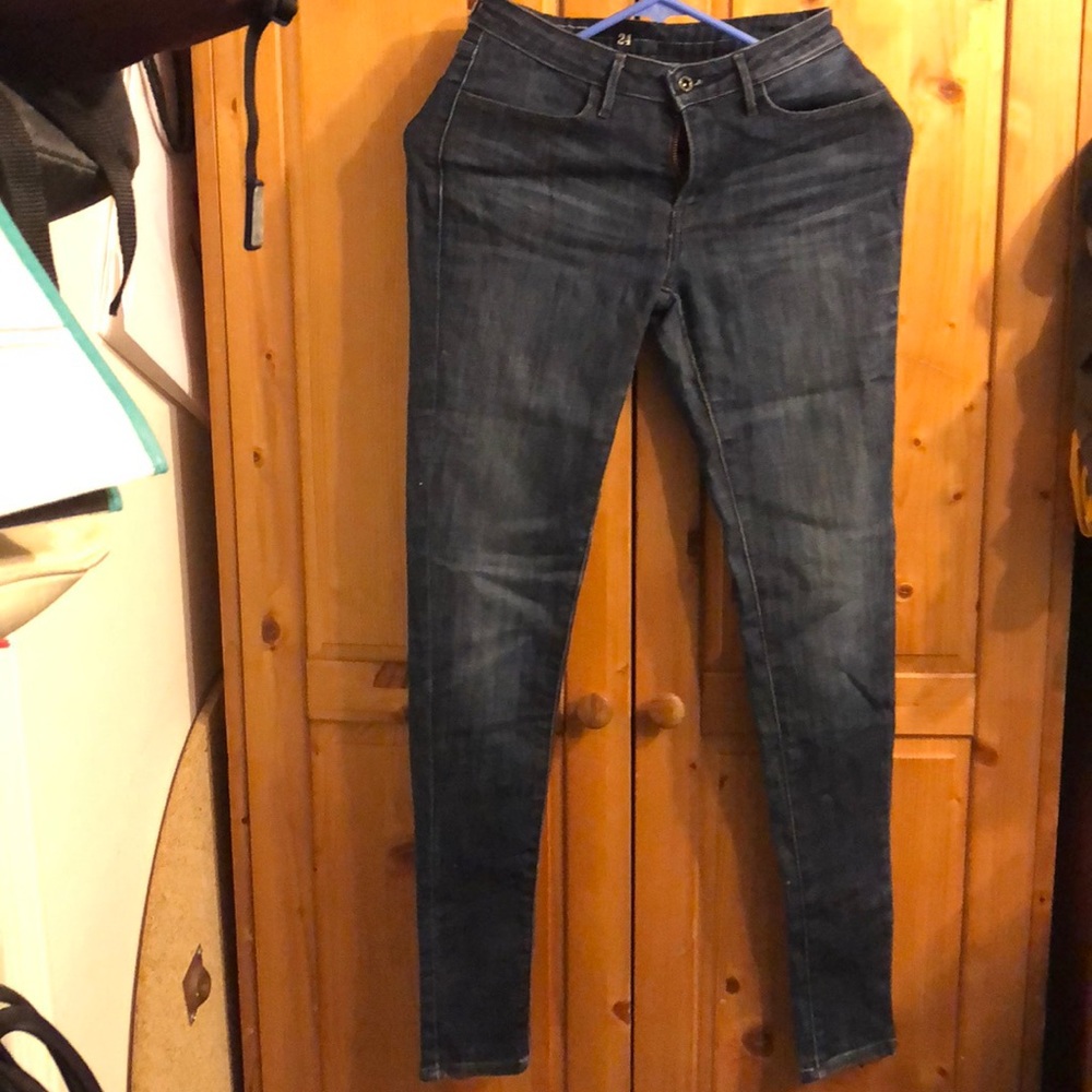 Levi’s blue skinny jeans size 24